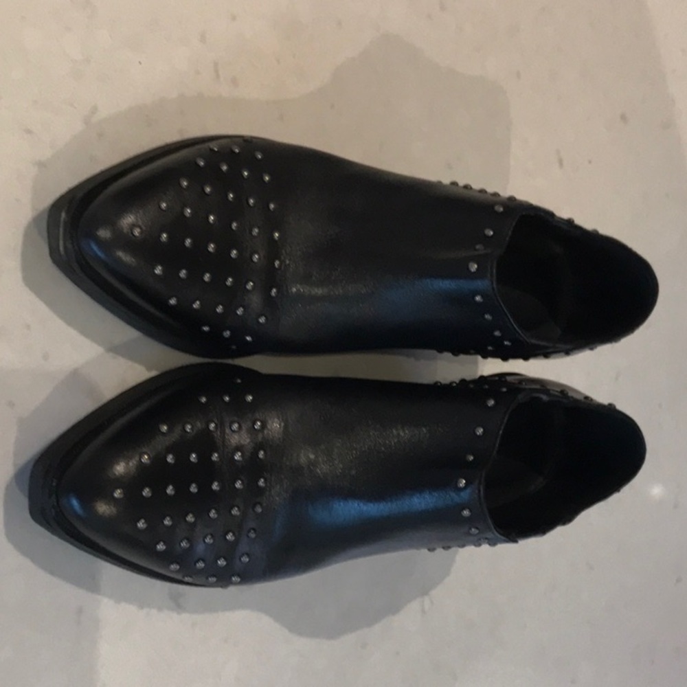 Ankle booties black leather with studs. GEOX